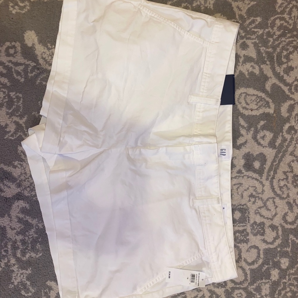 white GAP shorts